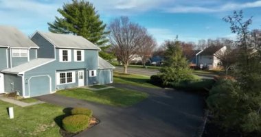 Bordentown New Jersey gayrimenkullerinin insansız hava aracı çekimi. Dostum. Evler. Kasaba evleri