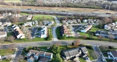 Bordentown New Jersey gayrimenkullerinin insansız hava aracı çekimi. Dostum. Evler. Kasaba evleri