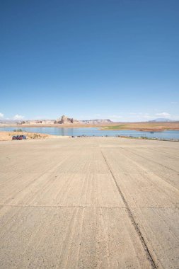 Arizona, Page 'deki Wahweap Marina tekne rampasından dikey bir görüntü.