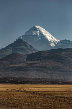 Taqin County, Ali Bölgesi, Tibet, Çin 'deki Kailash Dağı' nın dikey görüntüsü