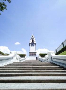 Ünlü Birch Hatıra Saat Kulesi - Beyaz Eski İngiliz Koloni Biçimi