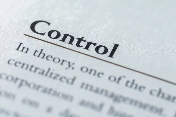 Das Wort Kontrolle Aus Dem Lehrbuch Für Wirtschaftsrecht — Stockfoto