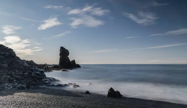 Bel Colpo Acqua Blu Formazioni Rocciose Sulla Spiaggia Snaefellsness Islanda — Foto Stock