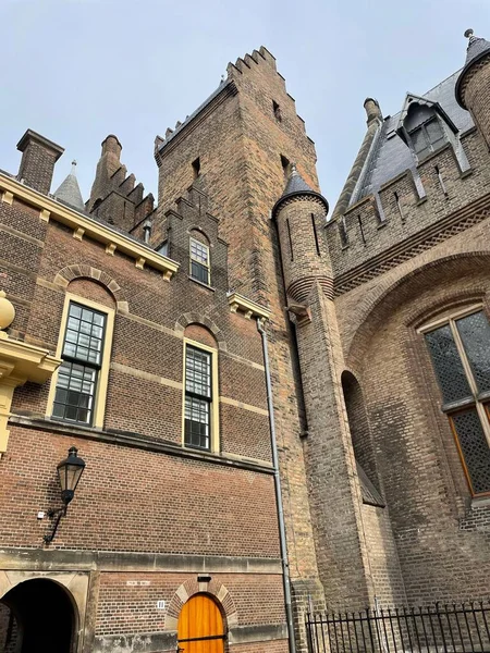 Uma Visão Baixo Ângulo Edifício Complexo Edifícios Binnenhof — Fotografia de Stock
