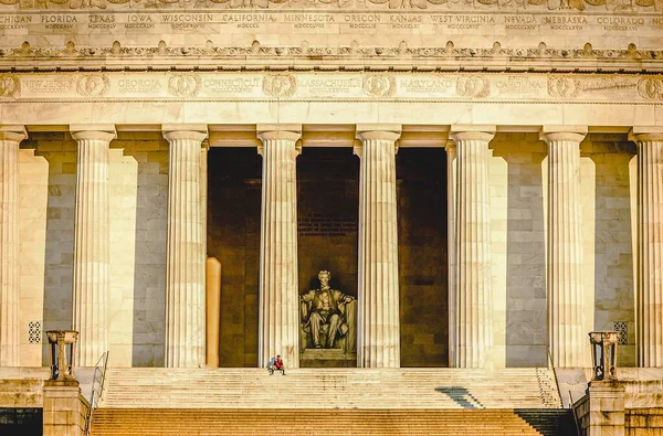 Eine Nahaufnahme Der Sonnenbeschienenen Fassade Des Lincoln Memorial Washington — Stockfoto
