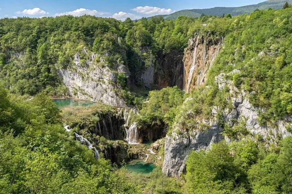 Een Prachtig Landschap Van Watervallen Met Vegetatie Nationaal Park Plitvice — Stockfoto