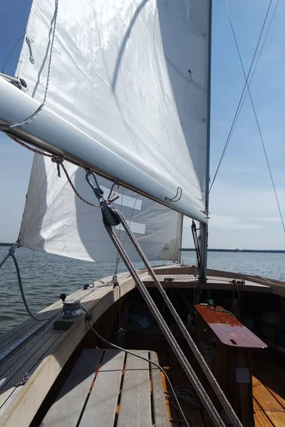 Eine Nahaufnahme Des Großsegels Des Segelbootes — Stockfoto