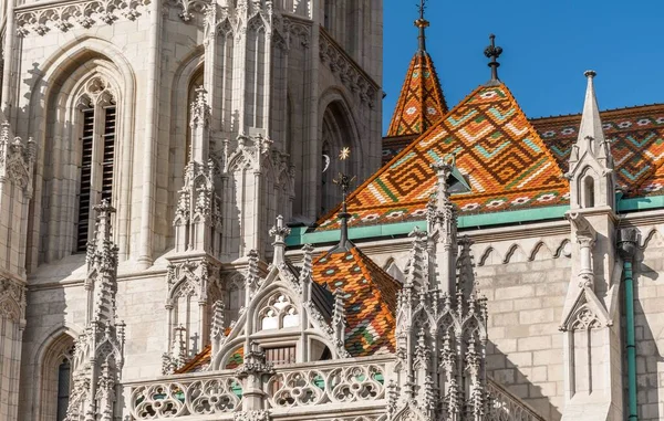 ハンガリーのブダペストにあるマティアス教会の建築の詳細 — ストック写真