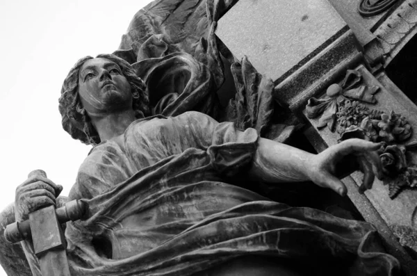 Angle Bas Une Statue Gardant Cimetière Recoleta Buenos Aires Argentine — Photo