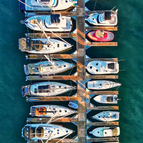 Воздушная Съемка Лодок Возле Деревянного Дока Сан Диего Калифорния Сша — стоковое фото