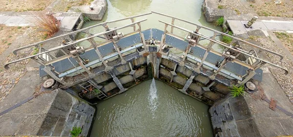 Closed Gates Ship Lock Canal Midi Centre Downstown Carcassonne — Stock Photo, Image