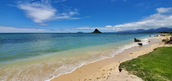 Havaj Pláž Pohled Jasné Sluncem Zalité Nebe Pozadí — Stock fotografie