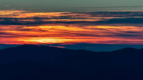 Piękny Zachód Słońca Widok Sylwetkę Góry Może Być Używany Tapety — Zdjęcie stockowe