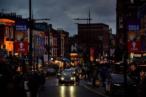 Straten Van Camden Town Londen Met Rijdende Auto — Stockfoto