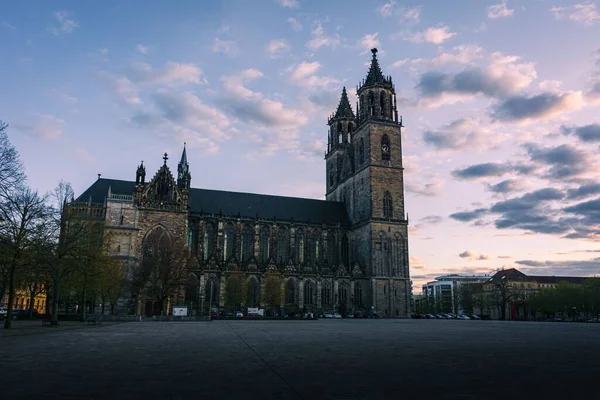 ドイツの日没時のマグデブルク大聖堂 — ストック写真