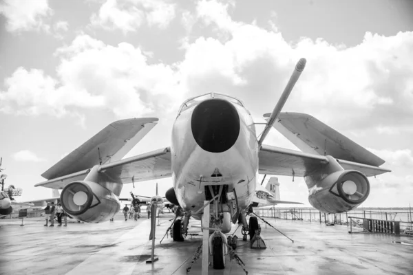 Grayscale Shot Jet Uss Yorktown Patriots Point — Stock Photo, Image