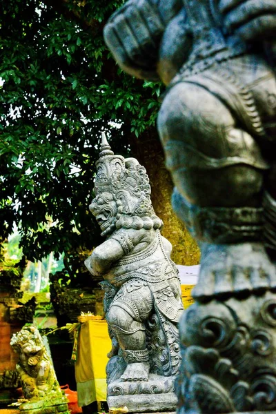 Kamienny Posąg Potwora Diabła Walki Złym Duchem Starożytnej Azjatyckiej Świątyni — Zdjęcie stockowe