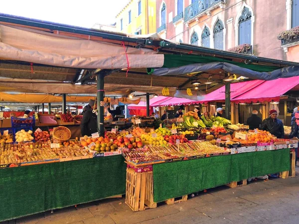 Puesto Frutas Verduras Vibrante Mercado Callejero Venecia Italia — Foto de Stock
