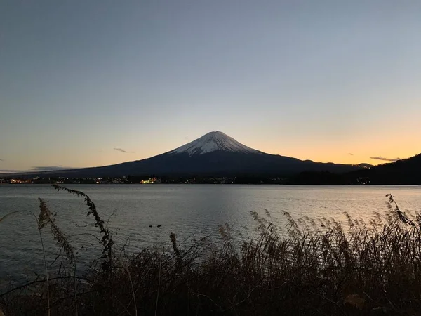 Mont Fuji Dans Soirée Parmi Lac Tranquille — Photo