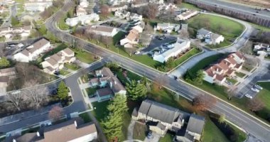 Bordentown New Jersey gayrimenkullerinin insansız hava aracı çekimi. Dostum. Evler. Kasaba evleri