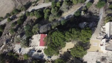 Güney İspanya 'da Cadiz, Endülüs kırsalındaki El Bosque kasabasının hava manzarası