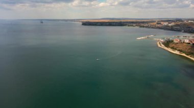 Silivri, İstanbul, Türkiye kıyıları yakınlarındaki güzel yeşil denizin hava manzarası