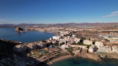 Aguilas, Murcia, İspanya 'daki güzel Faro Adası del Aguilica' nın hava manzarası.