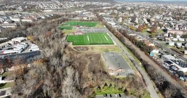 Uma Vista Aérea Clifton City Com Uma Quadra Futebol Atrás — Vídeo de Stock