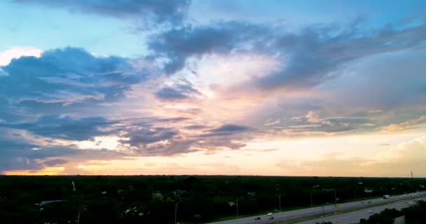 Ένα Τοπίο Της Πόλης Του Δία Γειτονιά Φλόριντα Στο Ηλιοβασίλεμα — Αρχείο Βίντεο
