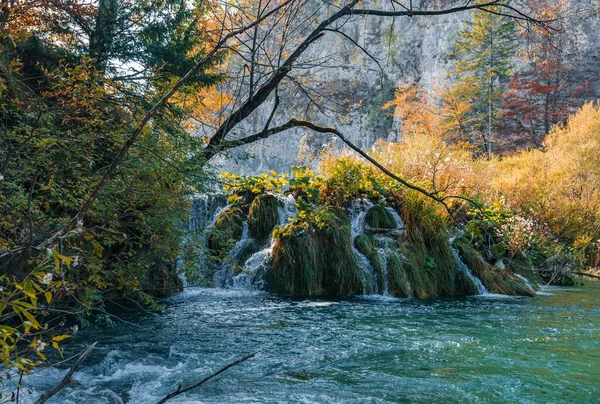 Een Schilderachtige Opname Van Watervallen Plitvice Meren Nationaal Park Herfst — Stockfoto