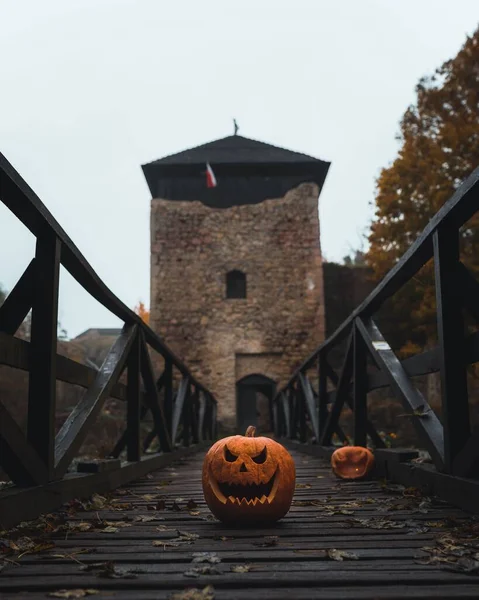 Ein Halloween Kürbis Auf Der Brücke Die Die Burg Lukov — Stockfoto