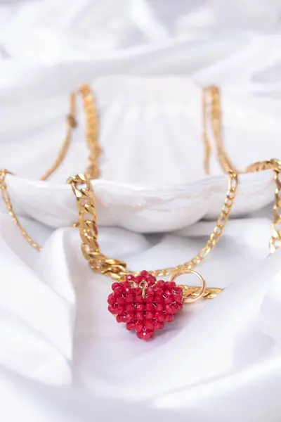 Primer Plano Collar Forma Corazón Rojo — Foto de Stock