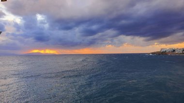 Limanda feribotla Mykonos 'a gidiyor.