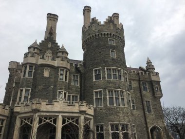 Toronto, Kanada 'daki Casa Loma müzesinin ön manzarası.