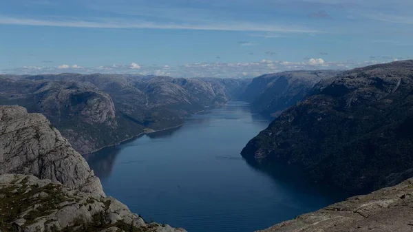 Una Toma Aérea Sobre Lysefjord Suroeste Noruega Rodeada Acantilados Montañas — Foto de Stock