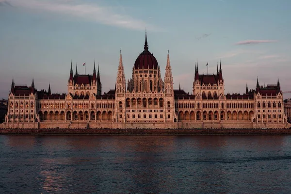 Magyar Parlament Épülete Sunseten Budapesten — Stock Fotó