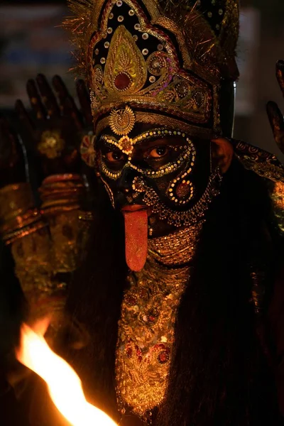 Вертикальный Снимок Человека Костюме Религиозного Божества Фестивале Пушкаре Индия — стоковое фото
