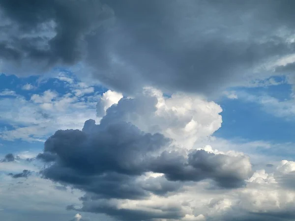 Bulut Katmanları Yuvarlanmaları — Stok fotoğraf