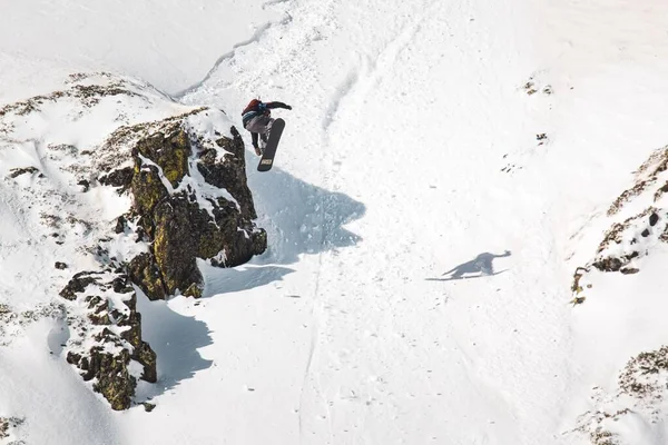 Ein Schöner Blick Auf Die Verschneite Berglandschaft — Stockfoto