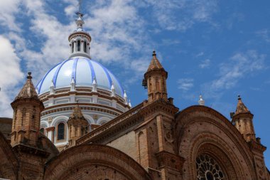 Cuenca, Ekvador 'daki Kusursuz Gebelik Katedrali' nin güzel bir sahnesi.