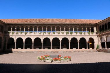 Güzel bir kilise manzarası ve Guzman Santo Domingo Manastırı.