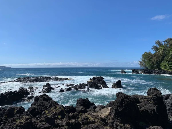 Baía Rochosa Com Ondas Maui Havaí — Fotografia de Stock