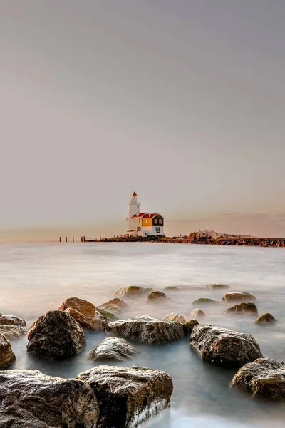 Marken Köyünde Güzel Bir Deniz Feneri Manzarası — Stok fotoğraf