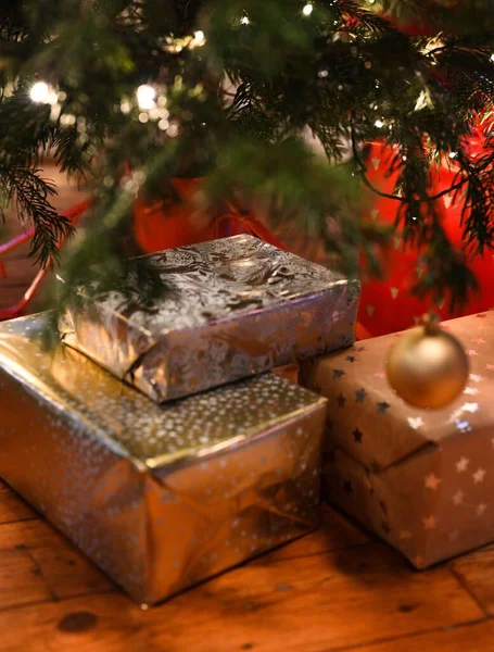 Regalos Navidad Bajo Árbol — Foto de Stock