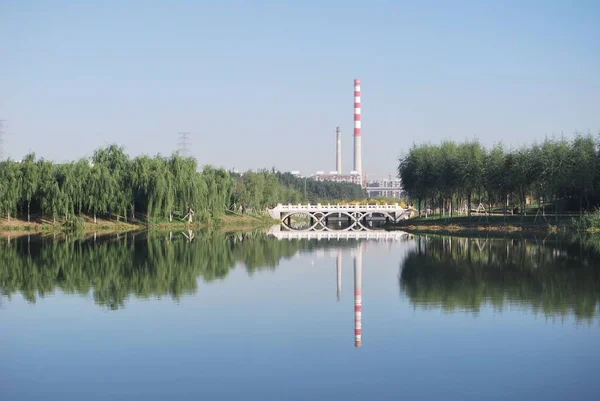 stock image A large lake with a bridge crossing it in the background