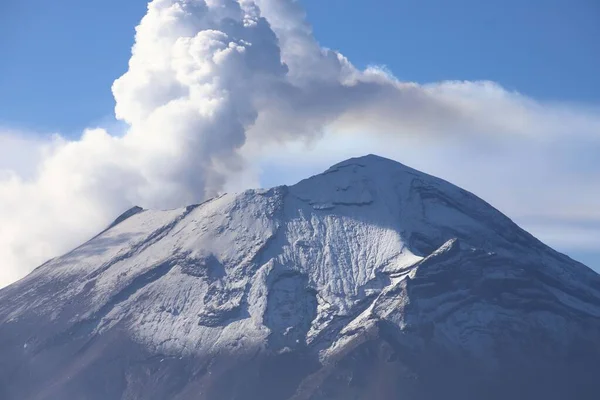 Landscape View Popocatepetl Volcano Cloudy Sky Background — Stock Photo, Image