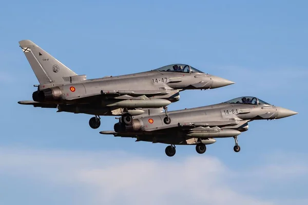 Ισπανική Πολεμική Αεροπορία Eurofighter Typhoon Δύο Πλοίων Που Προσγειώνονται Παράλληλα — Φωτογραφία Αρχείου