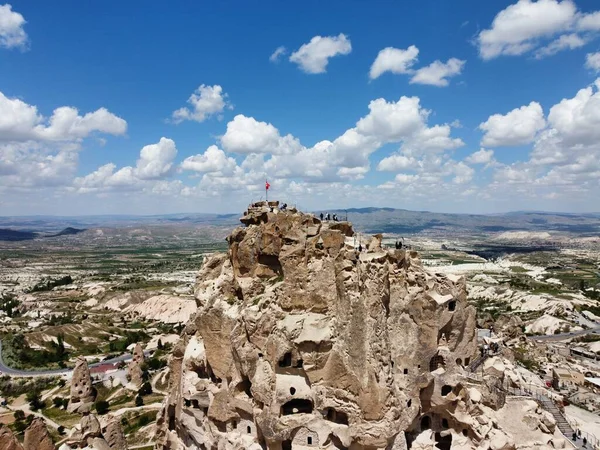 Der Gipfel Des Berges Uchisar Türkei Mit Dem Horizont Hintergrund — Stockfoto