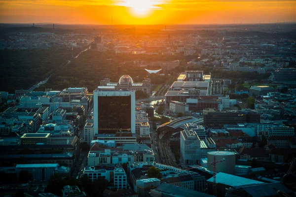 Een Drone Shot Van Een Stad Landschap Bij Zonsondergang — Stockfoto