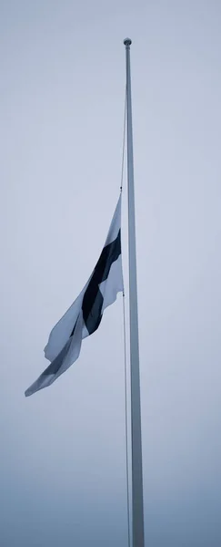 Tiro Vertical Bandeira Inglaterra Dia Nublado — Fotografia de Stock